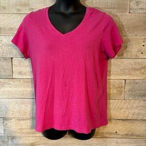 🛍️3/$30 Lord &‎  Taylor women’s fuchsia v-neck short-sleeved t-shirt size 1X